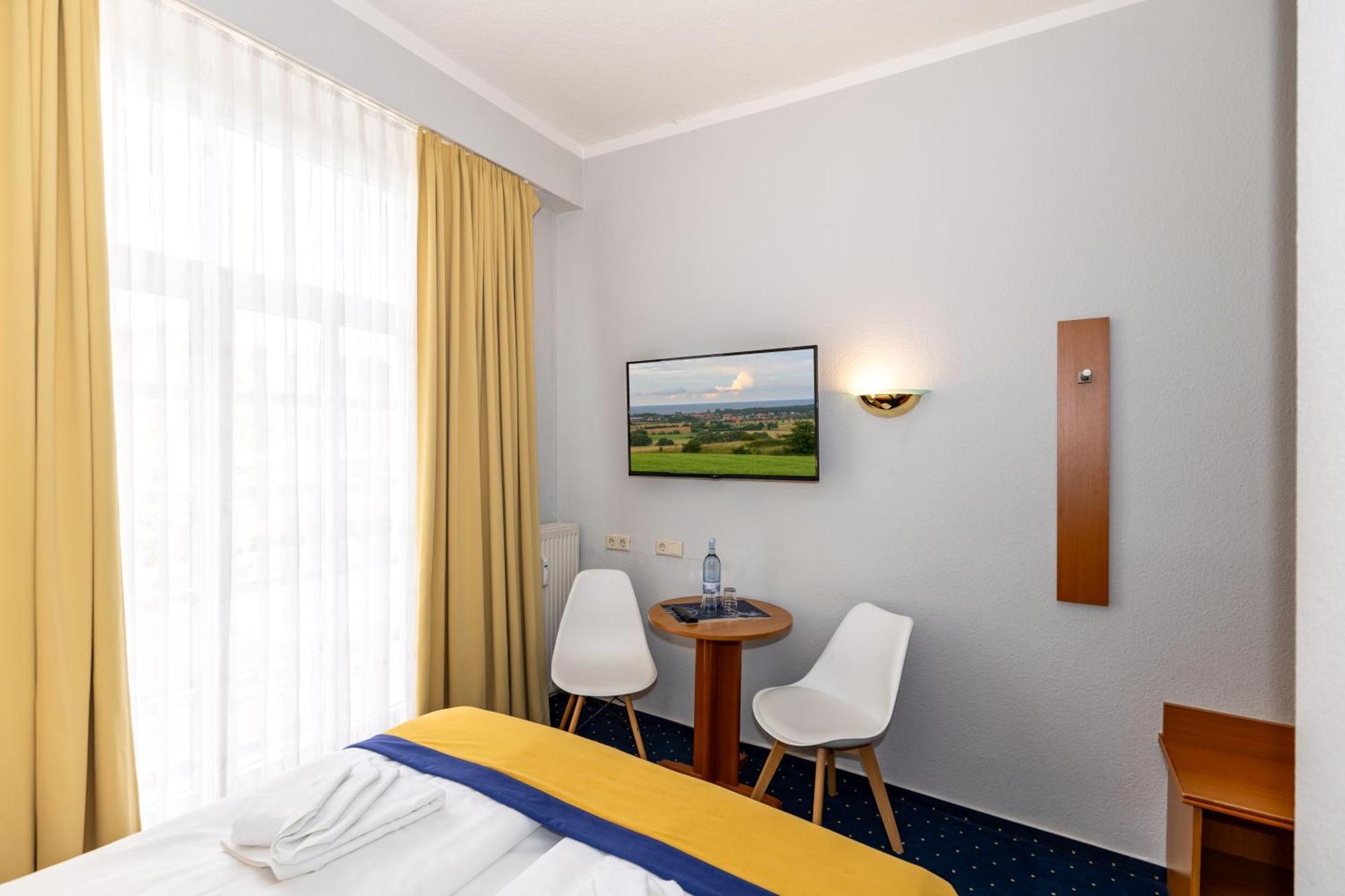 Hotel Zur Traube Kuhlungsborn Bagian luar foto