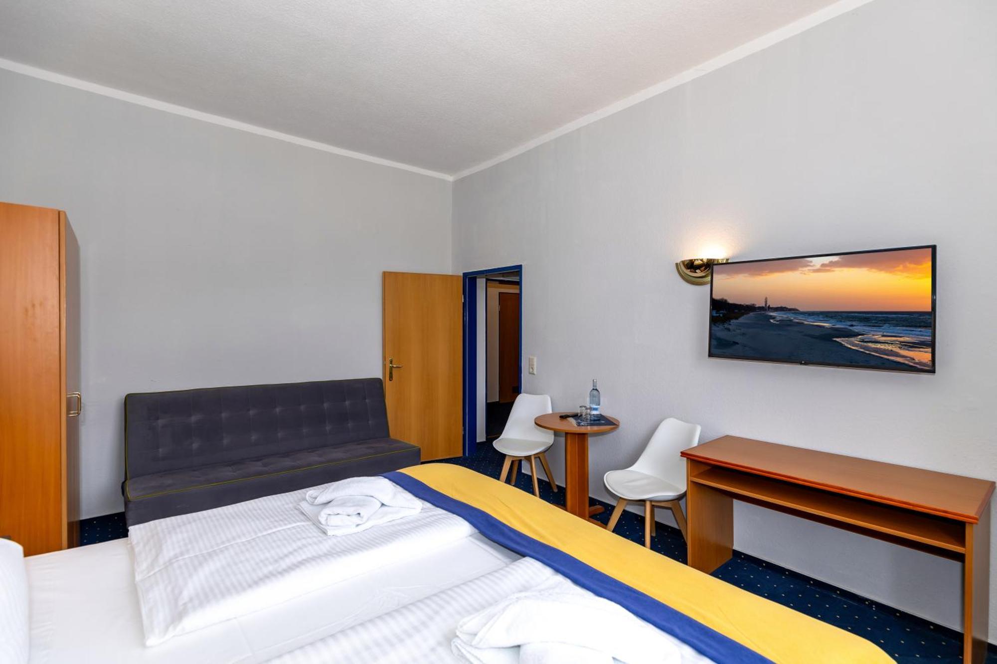 Hotel Zur Traube Kuhlungsborn Bagian luar foto