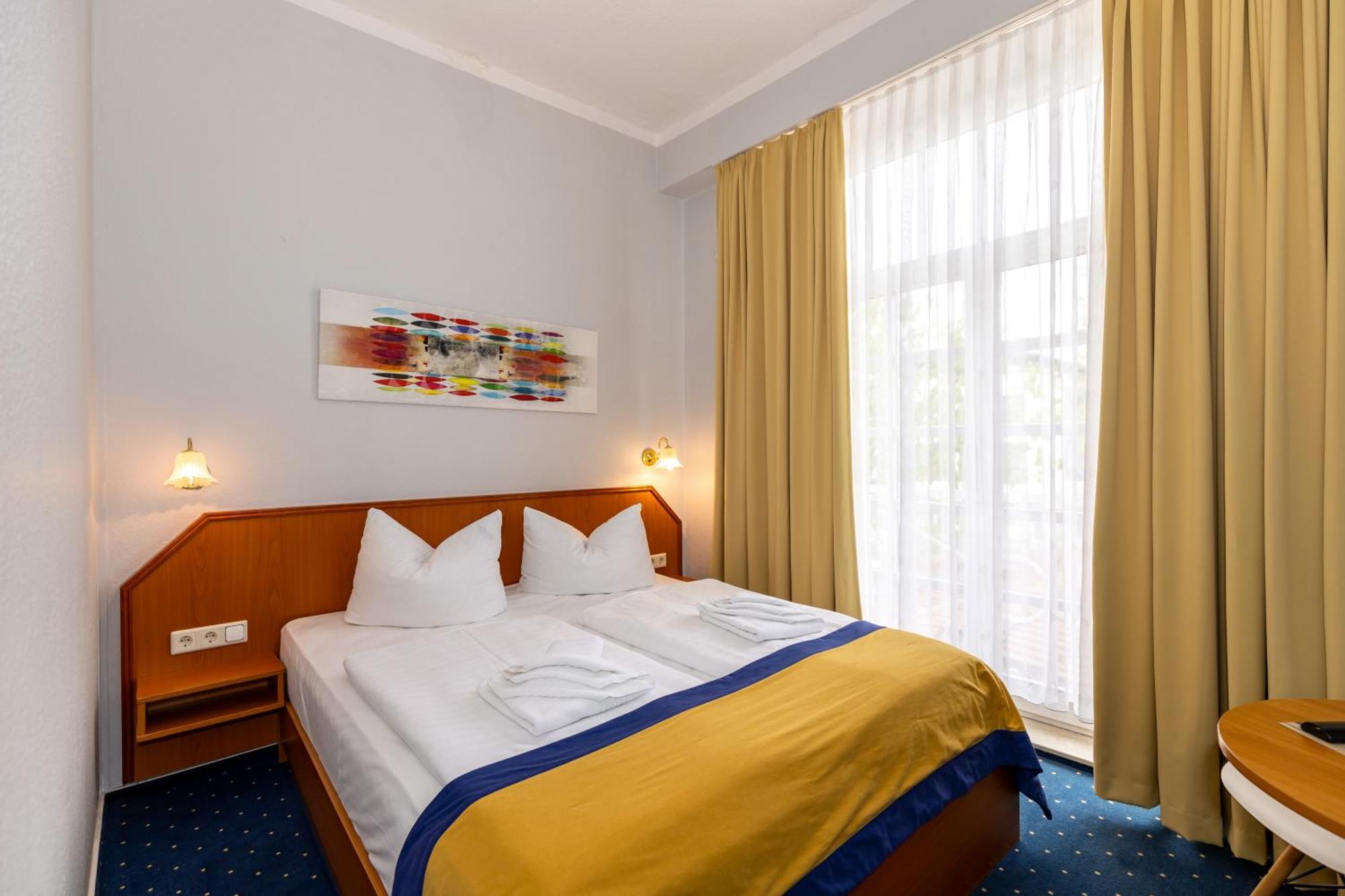 Hotel Zur Traube Kuhlungsborn Bagian luar foto